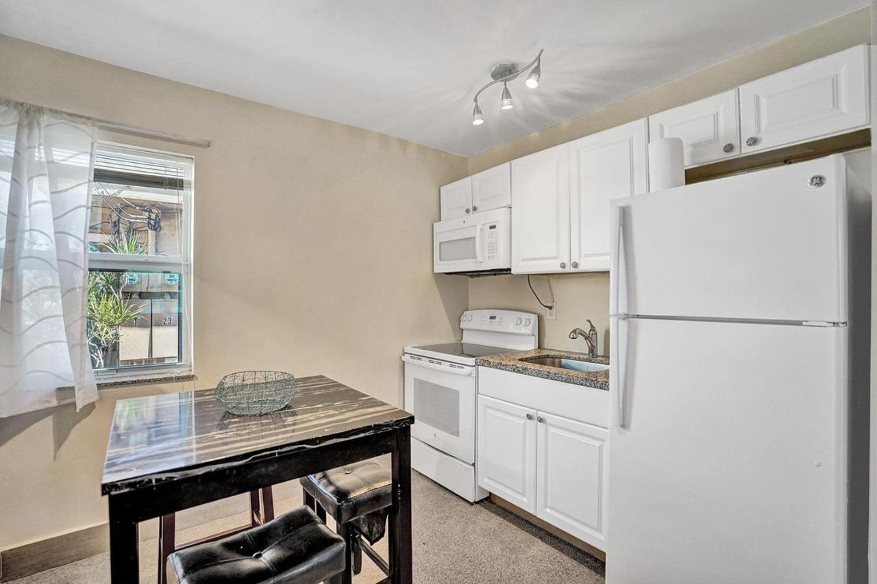 Downtown Hollywood Holiday Retreat Dania Beach Apartment Bagian luar foto
