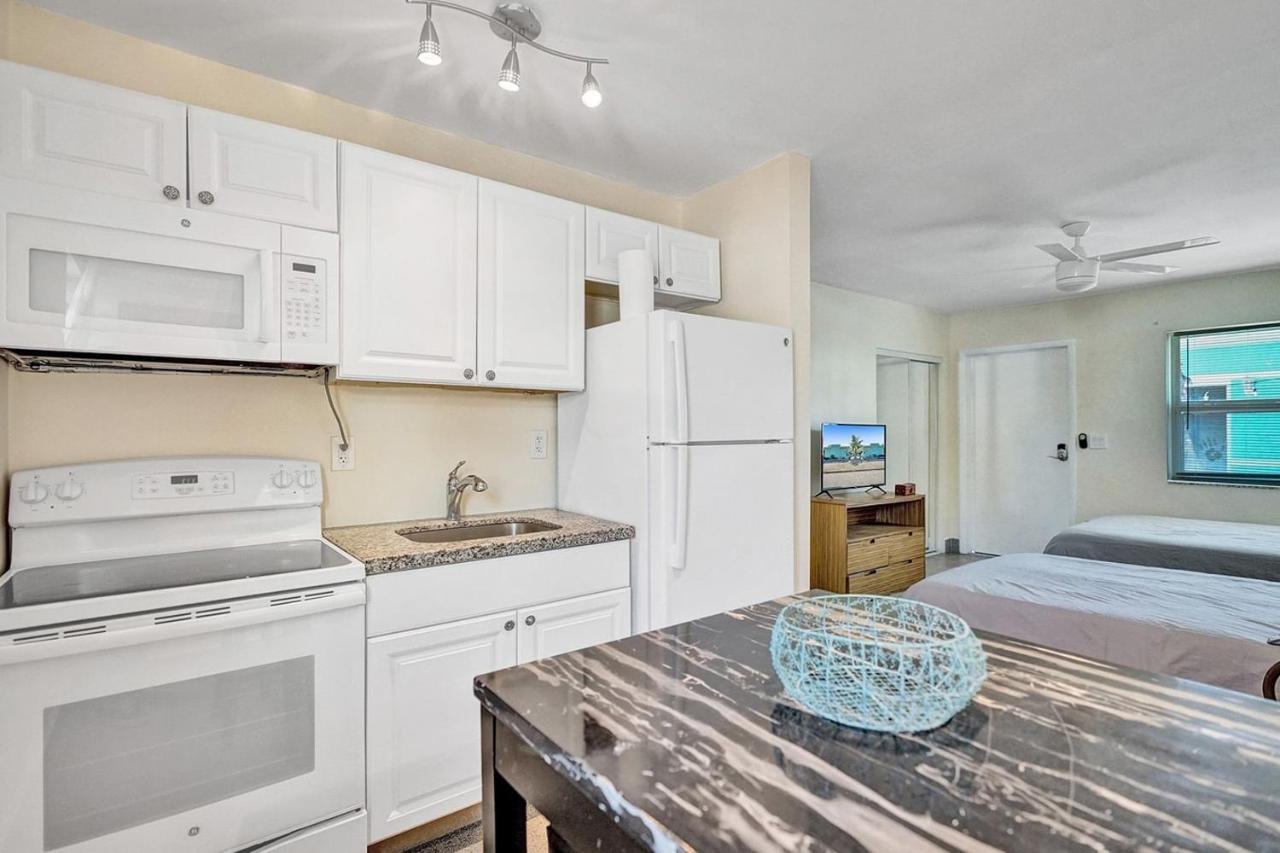Downtown Hollywood Holiday Retreat Dania Beach Apartment Bagian luar foto