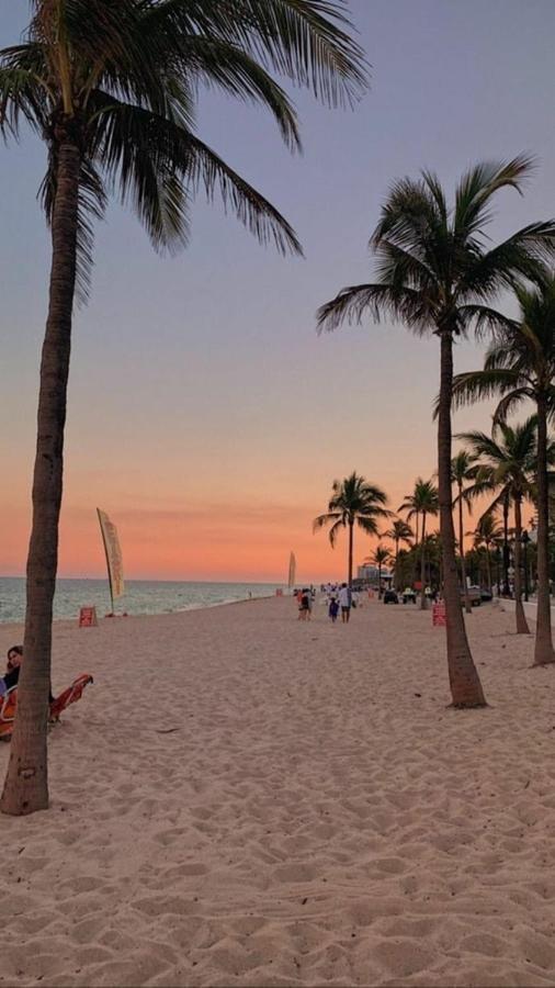 Downtown Hollywood Holiday Retreat Dania Beach Apartment Bagian luar foto